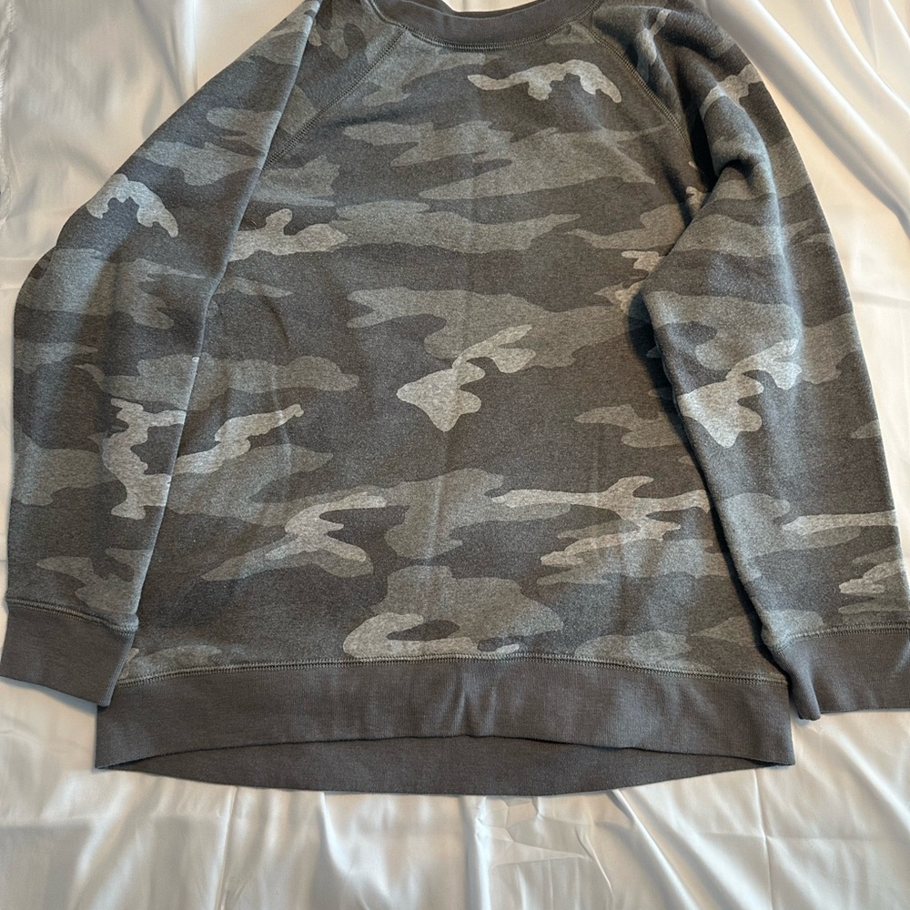 American Eagle Outfitters Gray Camo Sweatshirt